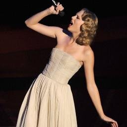 She's a classy girl with a good voice and she loves us. I LOVE YOU TAYLOR SWIFT . ECUADOR LOVES YOU .♥