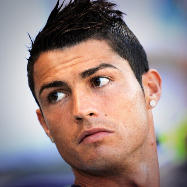 A veces los héroes van en camiseta y pantalones. Con el 7 a la espalda @Cristiano.