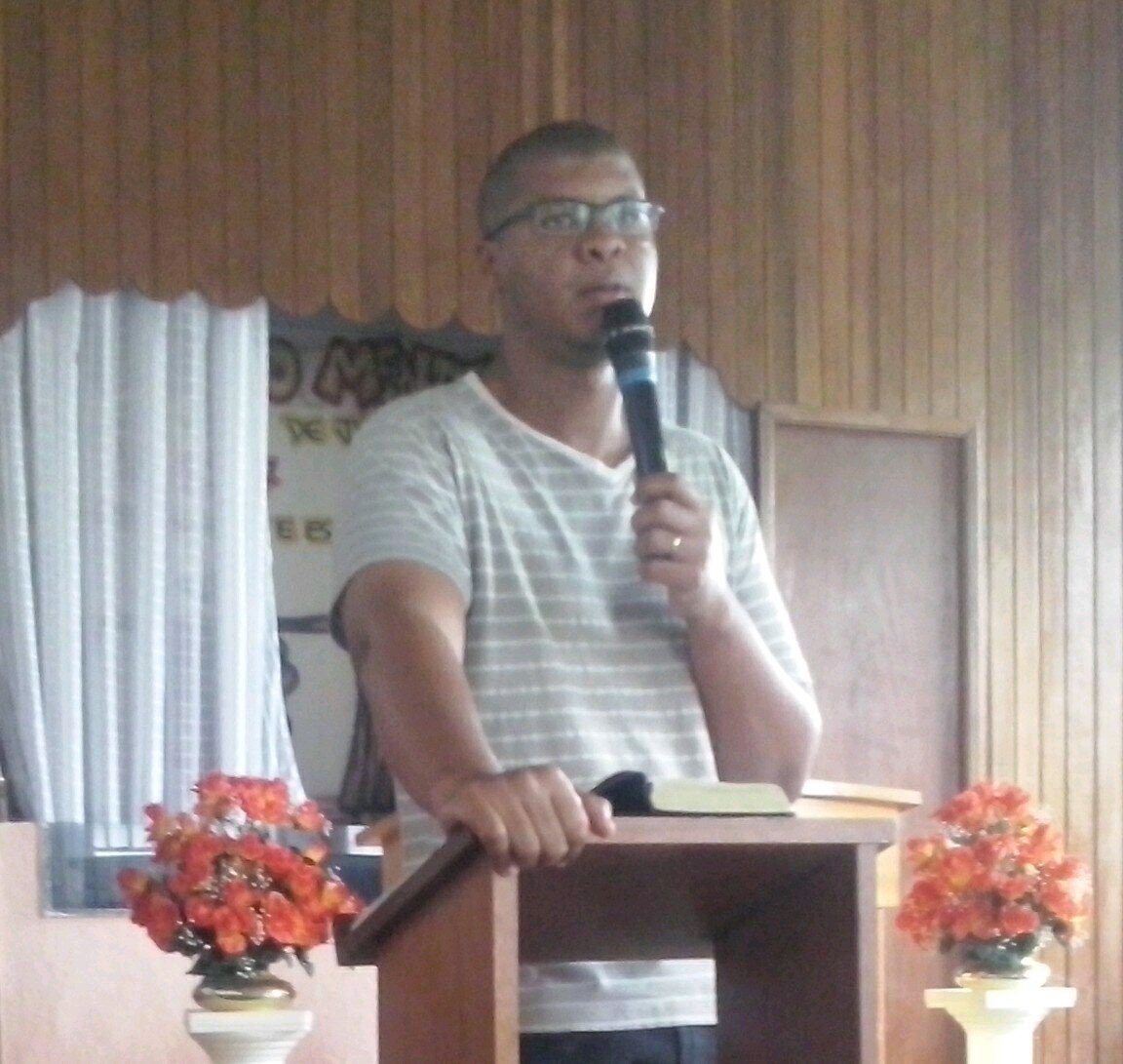 Não me envergonho do evangelho, porque é o poder de Deus para salvação de todo aquele que crê!