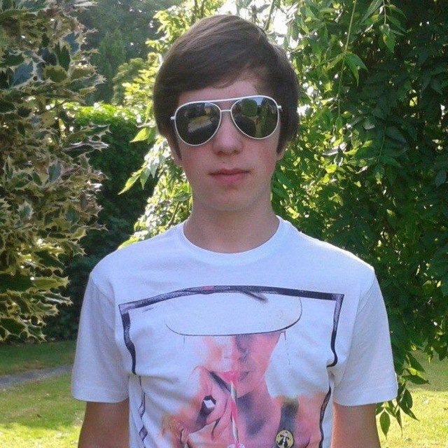 boy gamer I follow back