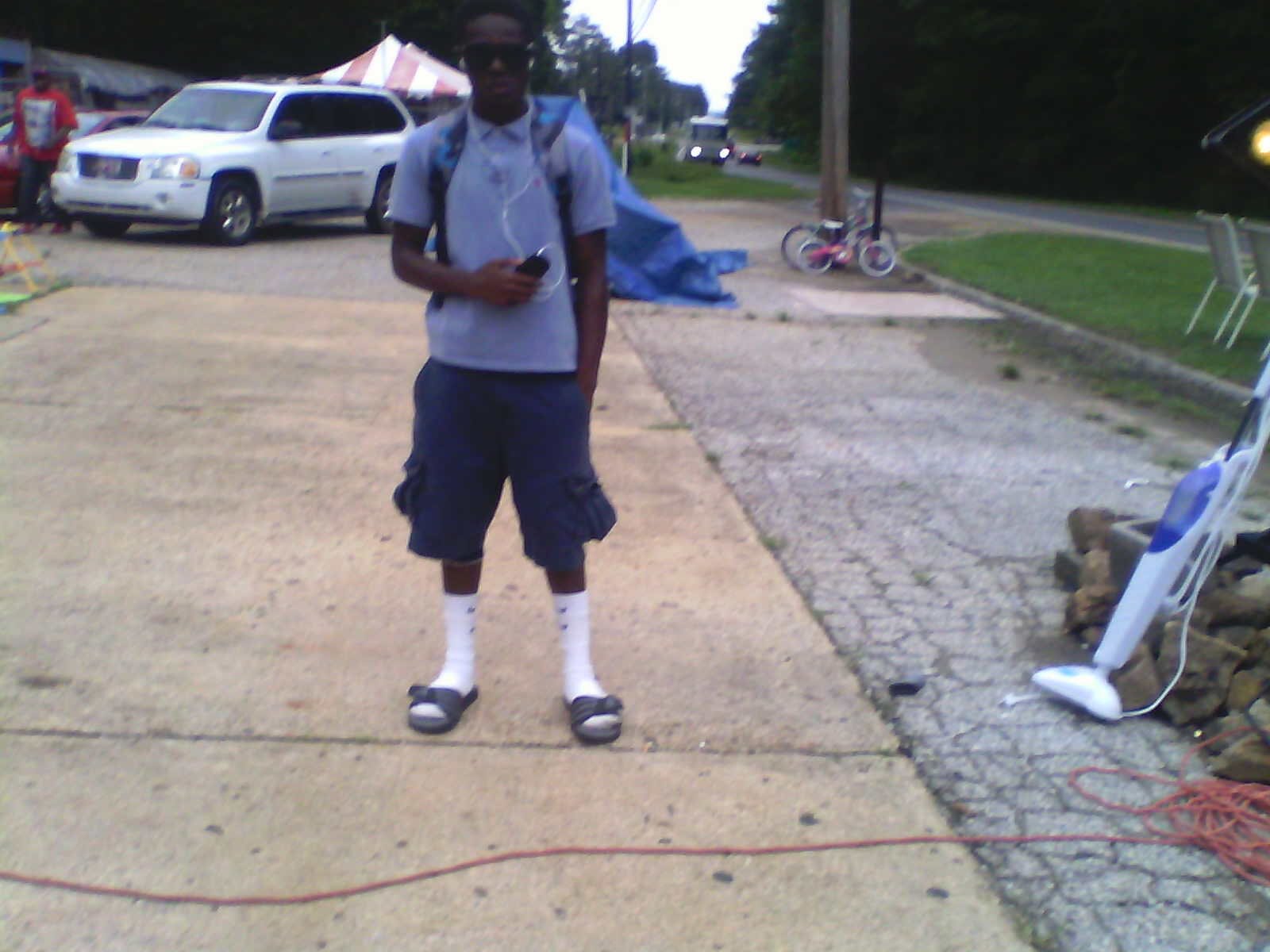 im 18 years old... play baseball for my high school... fav colors purple and green