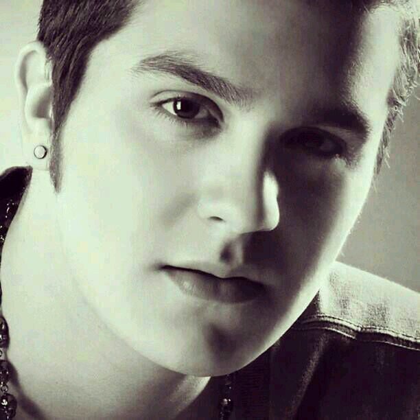TeVivendo_LS's profile picture. Por você vou até o infinito e além ;meu Amr por vs ñ encontro palavras p/descrever , só #TeVivo ♡ @luansantana
               { 21/08/2012} '