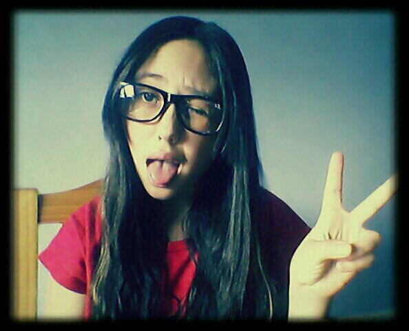 amo la musica y mas tocar la guitarra y bateria... me encanta andar en skate n.n