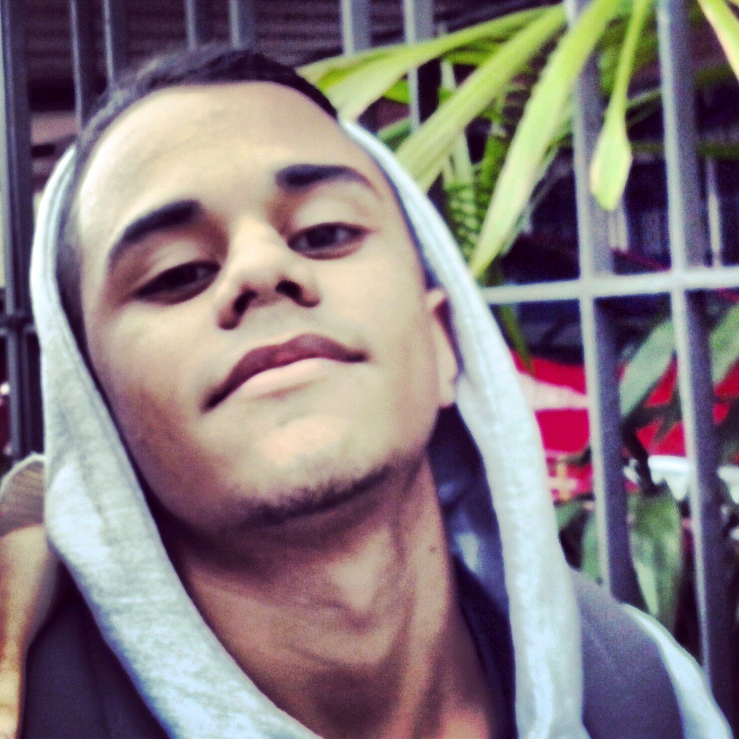Não da pra disfarçar, é não tem como esconder.. eu sei que vai notar é meu jeito muleque de ser!