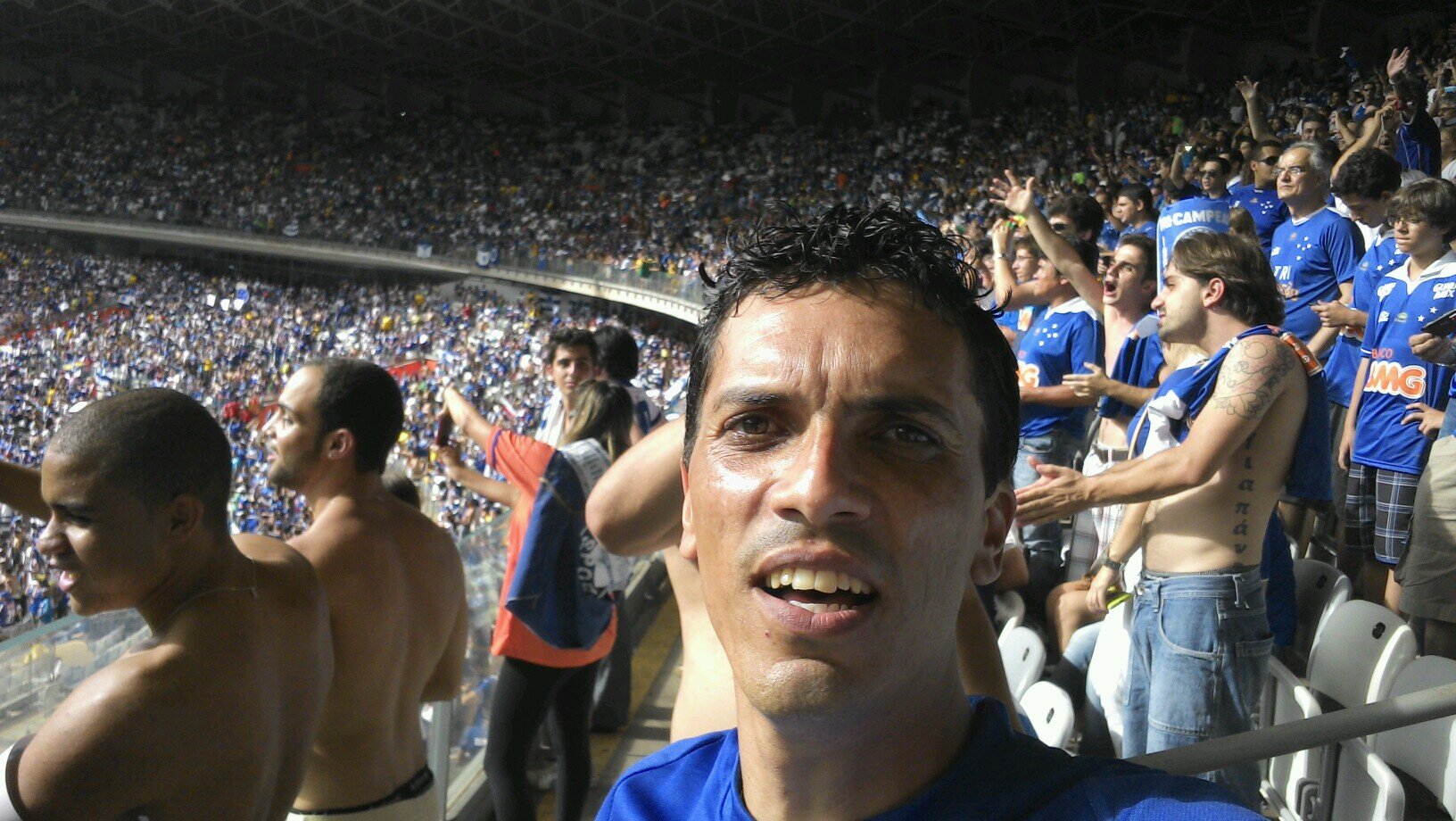 Filho do Onedino, Pai do Miguel, da Alice e do Samuel. Cruzeirense apaixonado.