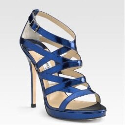 All American girl who loves shoes & sharing shoe experiences with shoe lovers.
