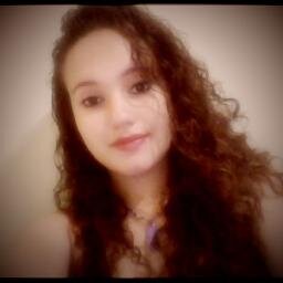 Não olhe para os outros, sendo que você não você mesma.........*--*