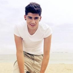 hi i'm zayn i'm a singer on one direction follow me on twiiter and add me on facebook zyan malik amo thx