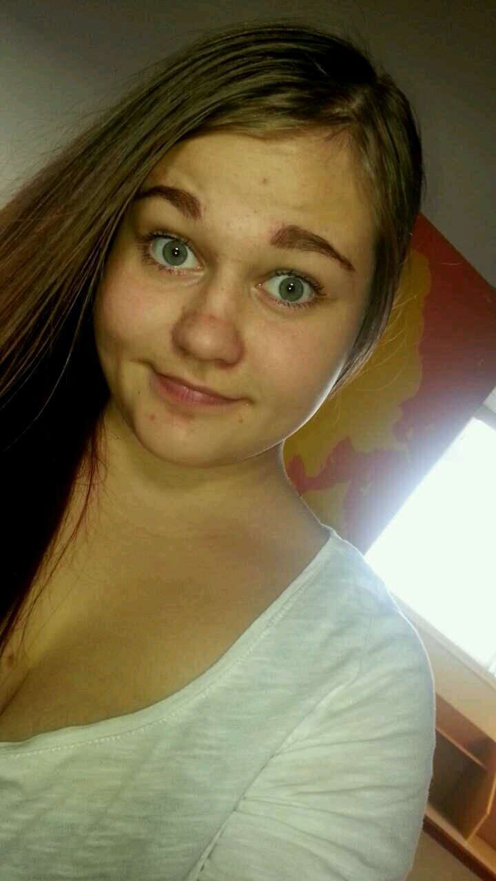 kik: beadlesbabe98 snapchat:Inlika98 contact me if you wanna get to know me ;) And if you follow me i will follow you back :D