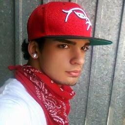 Não quero uma vida pequena, um amor pequeno, uma alegria que caiba dentro da mala. Eu quero mais que isso.
