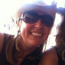 HR professional, community networker, mom to two sporty boys and lover of all things family, friends and red wine!