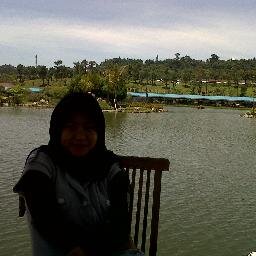 Tersenyumlah untuk mereka yang setia menyayangimu... :)