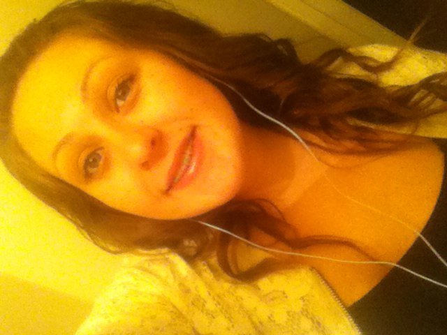 Myy Names Alyssa Allison(: Birthday; December 18, 1997 
Fav Artists;
 Christina Agulaira , Ariana Grande , Tyga  & Mariah Carey