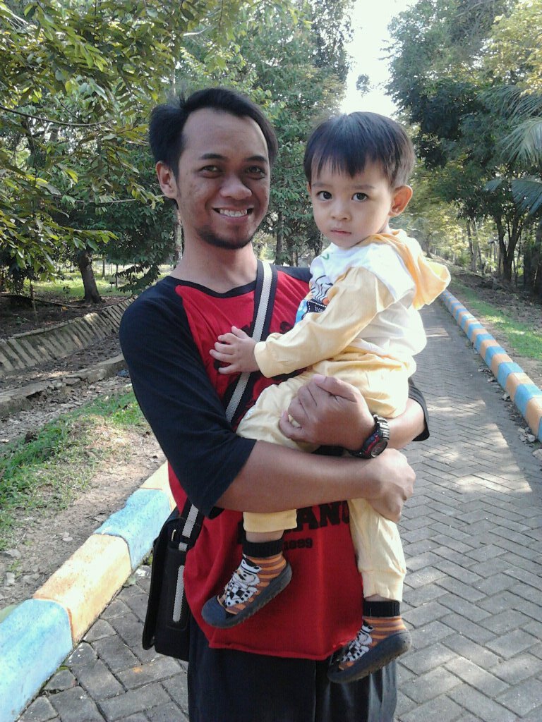 bayudearlucy's profile picture. No Music, No Dream..
#abiAdam #AyuTulelshubby
part of @dearlucy_ID @buddyzeus_smd @sepatoekatja 
#rossonerian #weezerian #tintinlovers