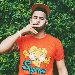 surpsippin_stef's profile picture. loud mouthed, beer drinking,chicken finger eater.