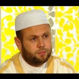 برنامج قرآءني على قناة الجزائر للقران الكريم، كل أربعاء السابعة والربع بتوقيت الجزائر يقدمه: الأستاذ المقرئ الجامع عبد الكريم حمادوش ـ الجزائر