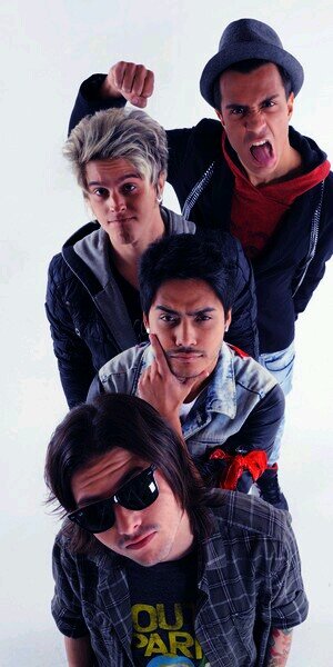 FCO criado 23/03 pra apoiar os meninos e mostrar que tem fãs em portugal. Oficializado pelo: @thomasrestart em 05/06 Donas : @CatiaRaimundo e @JessicaAndreia_