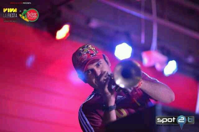 musico trompetista director y dueño de @explosionanta
 Explosión antañona mucho mas que un antañon una explosión de sabor para disfrutar en grande!