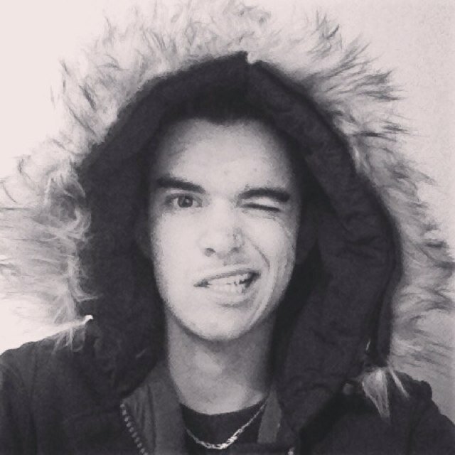 Etudiant en L3 de droit, université bordeaux IV. Football player and fan . Snapchat: r-raphael