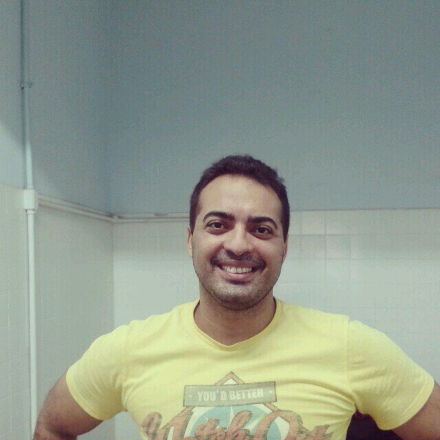 Servidor público, adepto de academia, gosto muito do corpo em forma, sou um cara legal, amigo de todos. Sigam aê e descobrirão mais de mim aos poucos !!!!