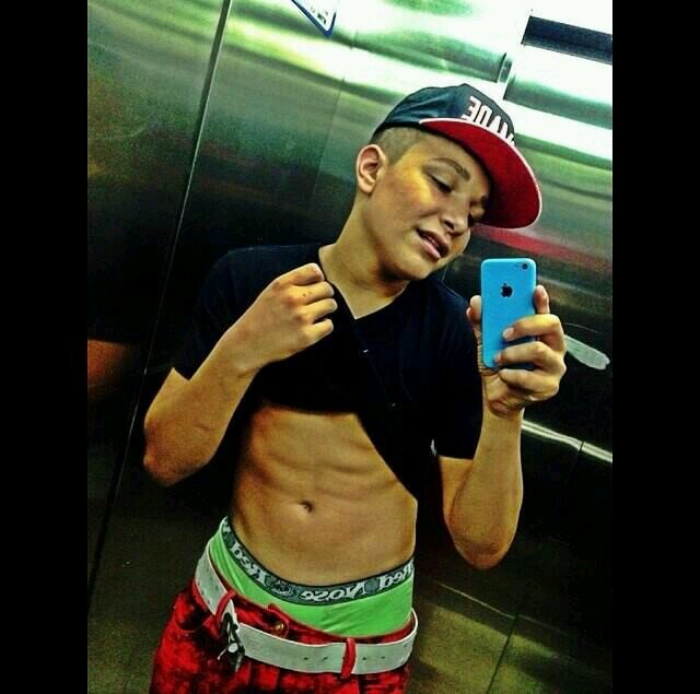 Saudade eu tenho toda hora
Que você me vem na memória
Eu penso 24 horas em você
Estou sem tempo pra te esquecer ♪