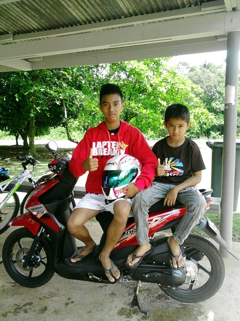 adek sepupunya @arilginting , woles qi sja bro jdi orang biasa aja lah gak usah alay
