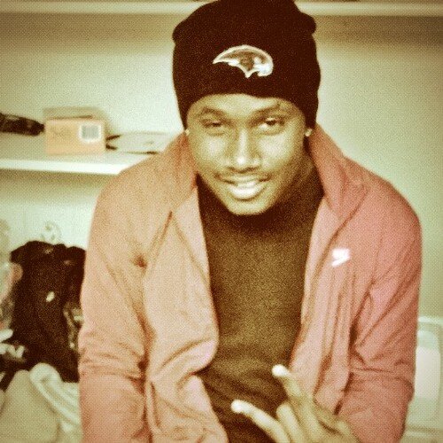 A  young nigga that's tryna make it,bout pussy money weed,sing ,rap,write music,on tha grind