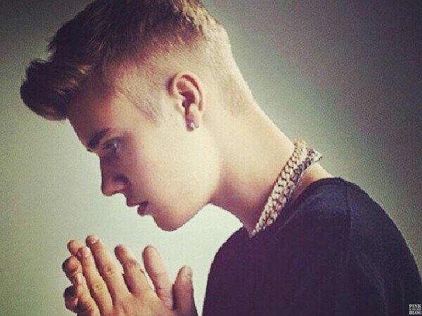 my name is rawan and I'm 15 ,I love drawing and Iam skilled in drawing. Justin Bieber is my favorite singer . follow me