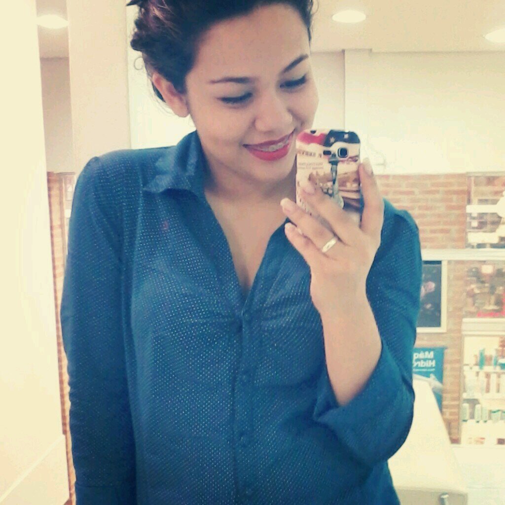 ... A beleza de uma mulher deve ser vista nos seus olhos, porque esta é a porta para seu coração, o lugar onde o amor reside!
Audrey Hepburn