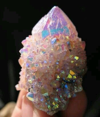 GLOWING GLAMOUR