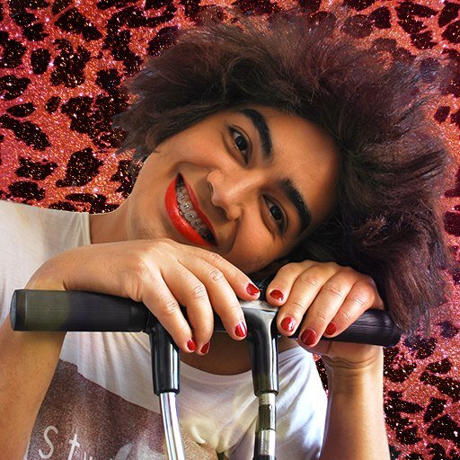 Rose é a doméstica mais famosa entre os gays do mundo. Ela se tornou mais que uma simples faxineira, além de amiga ela defende as Bil com unhas e dentes.