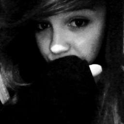 salut, mon nom est Rafaela. ont quatorze ans. j'aime être sur l'ordinateur de parler avec des amis. je suis portugaise. :) xo