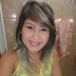´“Toda mulher leva um sorriso no rosto e mil segredos no coração.”