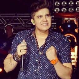 feche os olhos, deixe-se levar rumo ao impossível, não deixe que te impeçam de alcançar seus sonhos, e acredite no que te faz feliz, no que te sorrir. ♥