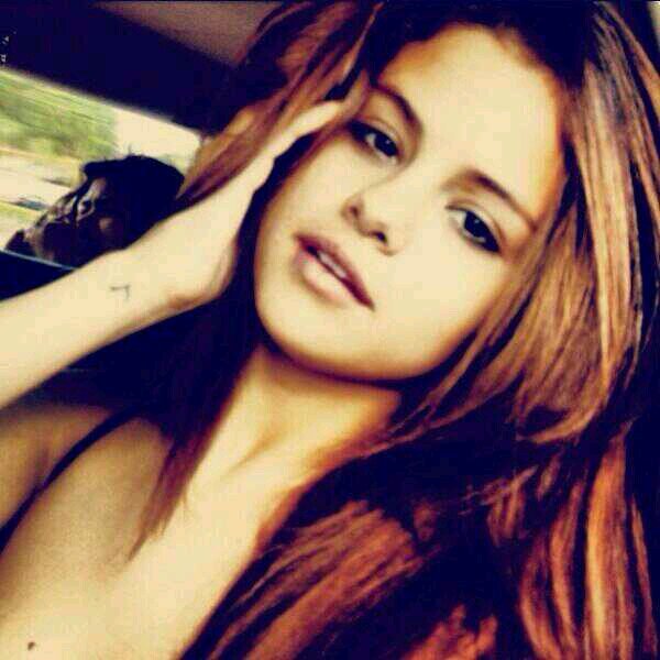 go FOLLOW @selenasvenus because I gave you a follow.