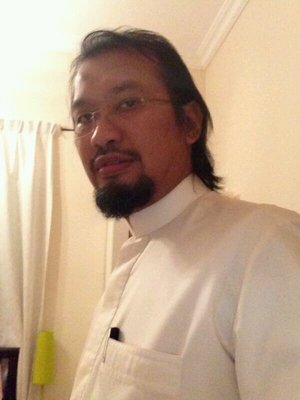 Malaysian. Residing in Dubai. Gadget enthusiast. Current issues. Sports fan