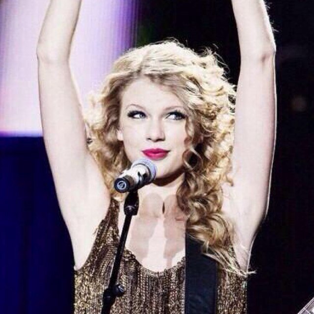 FREE FOLLOW PLEASE FOLLOW MY ACCOUNT @alltooswift_ I WILL FOLLOW BACK ON THERE :) ILY SWIFTIES