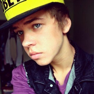 I'm Sheldon White. Call me Don. I'm 17. I love meeting new people. I like to party, but who doesn't. And @FraudBeadles is cute, cuz I say so.  /RP/Bi