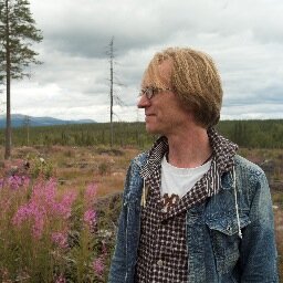 Toimittaja, yrittää jatkuvasti ylittää itsensä, epäonnistuu  usein, nauttii silti joka päivästä