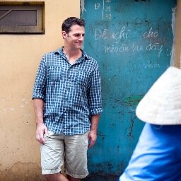 Comedian and TV host Mike Siegel (TBS, HGTV) sits down to a lighthearted chat with his friends to hear their best (and worst) international travel stories.