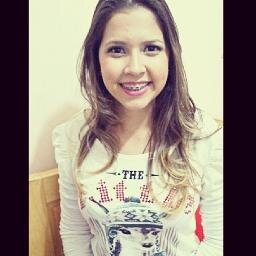 Eu tento achar alguma coisa pra amar em cada pessoa. Mesmo que seja algo pequeno. Algo sobre o jeito com que a pessoa sorri. Sempre tem alguma coisa…