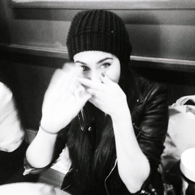 .. 1/5 of @FifthHarmony.. I'm not particularly difficult to figure out