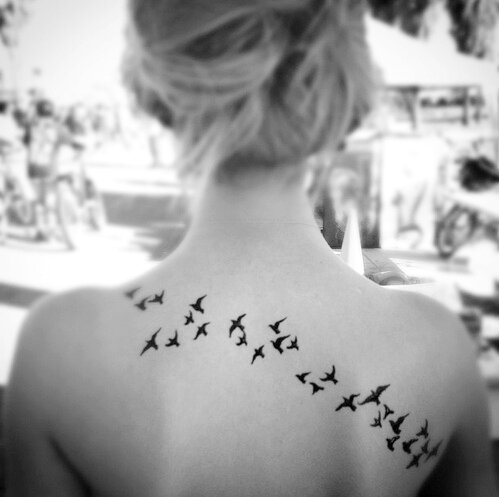O que você é, está muito além daquilo que você vê no espelho ou do que lhe falam sobre sua aparência. O que você é ,tem nome e sentimento.'' Gabriela Vilks :)