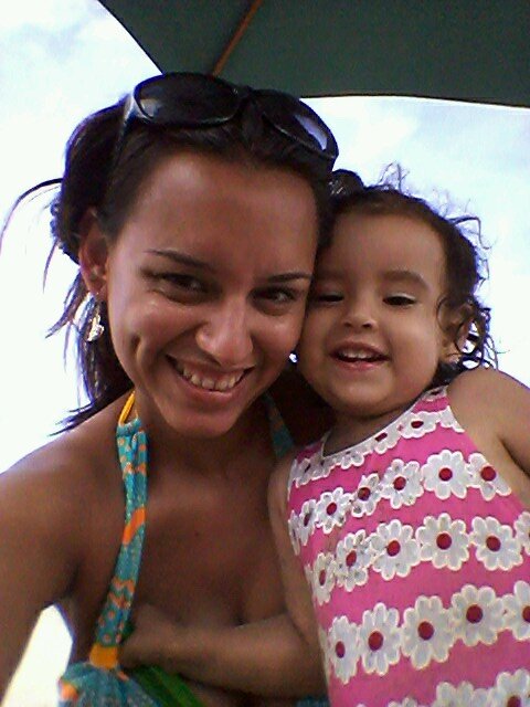 Madre De Isabella Victoria! Profesional! No vivo del pasado... No soy perfecta pero sí Feliz!