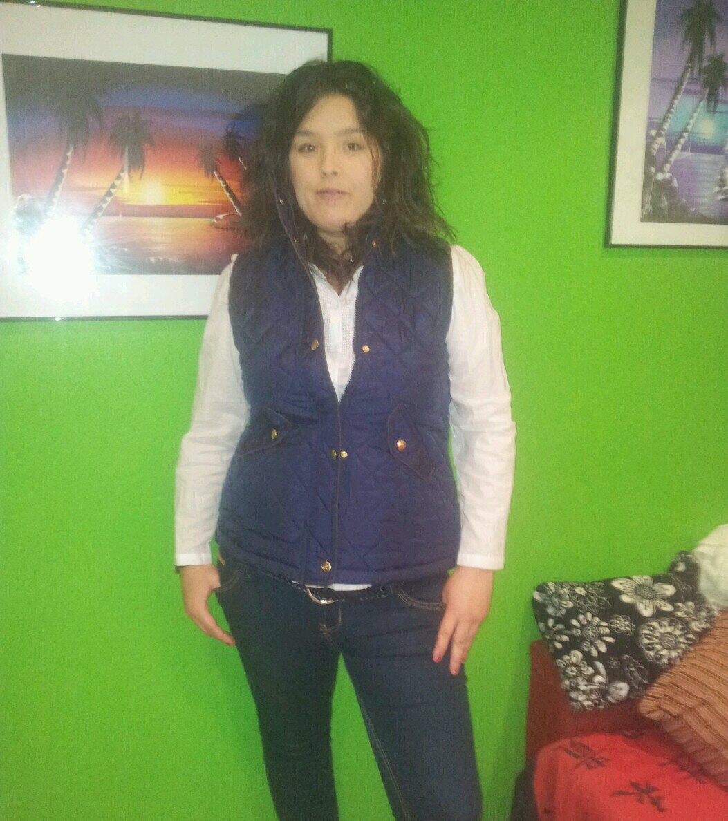 trabaja en la residencia de ancianos y en mi tiempo libre disfruto de mi gente