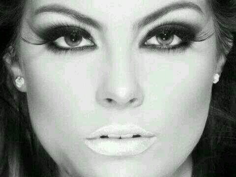 Marina Reverte @ximenaNR. Lunes a viernes 9:30 pm por Canal de la Estrellas