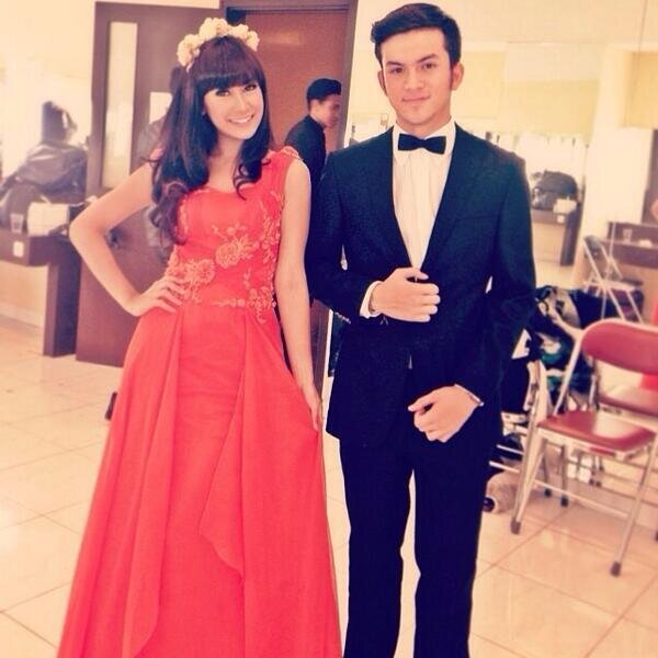 Parodi @rizkynazaarr yang paling kece. Tiba Tiba Cinta SEGERA hanya di SCTV.
