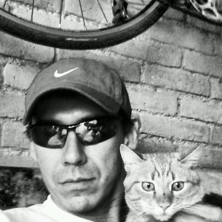 Chakomixtle's profile picture. Cínico ejemplar, constructor de sueños,Cineasta de mi propio largometraje, Indigente y millonario a un mismo tiempo, Hijo  de la diosa Mayahuel y Baco.