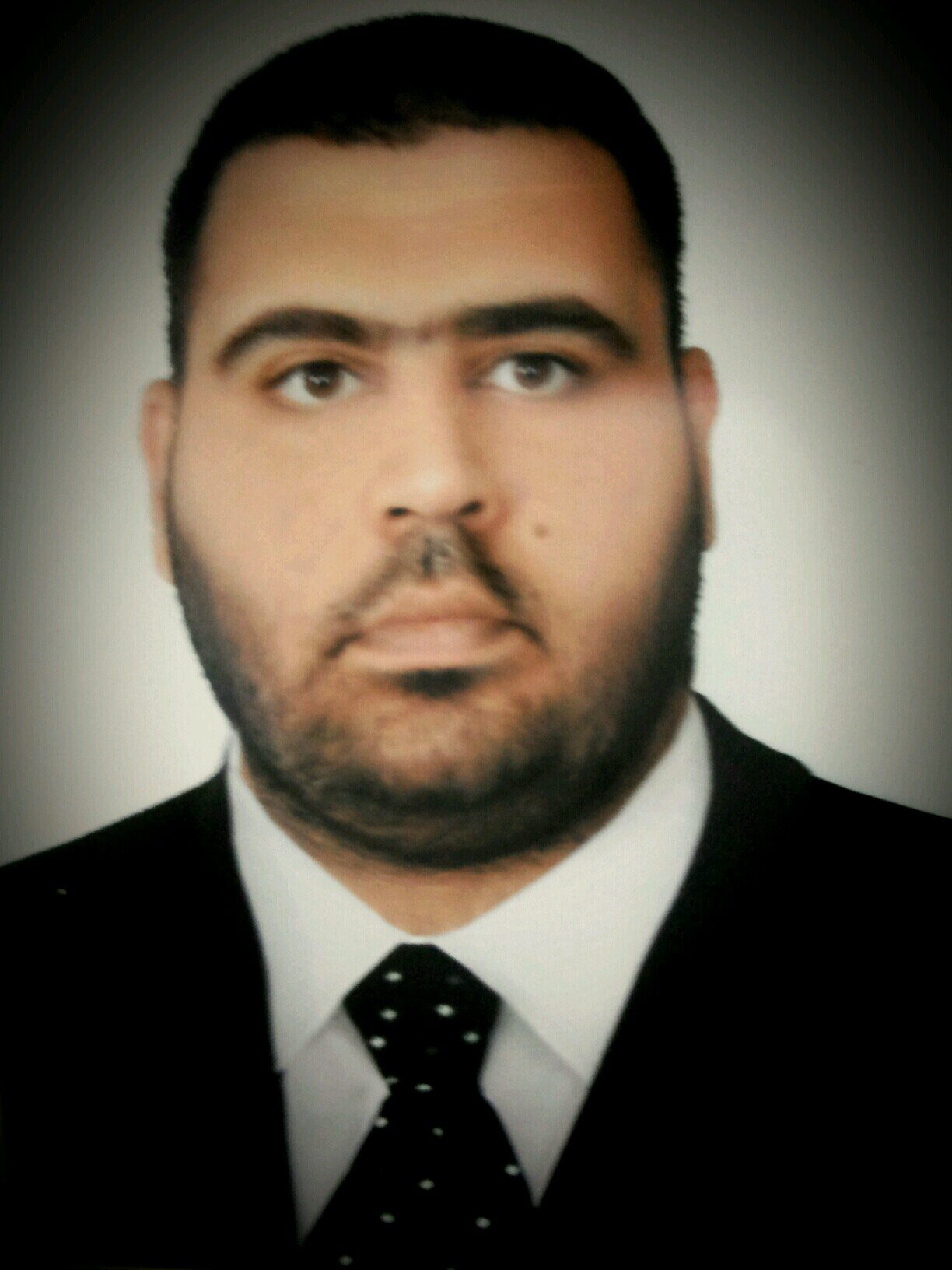 عراقي خريج اداره واقتصاد قسم اقتصاد