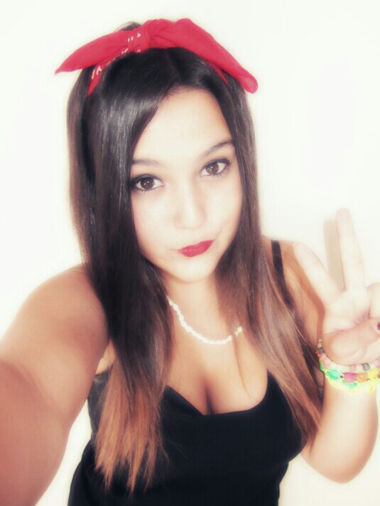 Viviendo la vida que son tres días, enamorada de Lolo y feliz como una perdiz.(: //3/4/96. Queriendo a  @AlexCambaral (L)